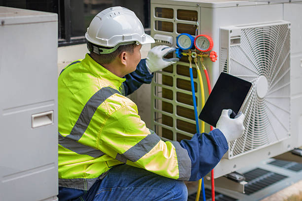 Professional Hvac technician working in Dumfries, VA